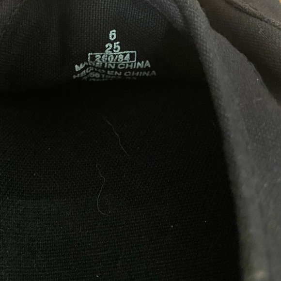 Old navy size 6 kids canvas sneaker black - Picture 5 of 8